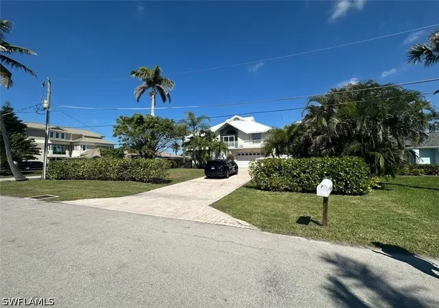 Photo 1 of Single family home for sale at 405 Cristobal St, Naples, FL 34113 | MLS# 226028761 | Listing updated on 2026-08-20