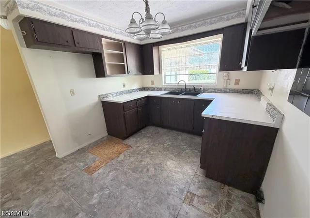 Photo 2 of Sale Pending at 1609 S Hermitage Rd, Fort Myers, FL 33919 | MLS# 2026035602 | Listing updated on 2026-08-26