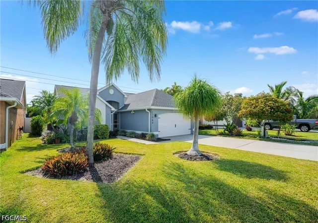 Photo 4 of Single family home for sale at 15064 Cloverdale Dr, Fort Myers, FL 33919 | MLS# 2026035622 | Listing updated on 2026-10-04