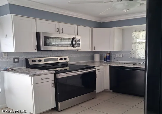 Listing Photo 4 - Condo for sale in building located at 619 Se 12Th Ave, Cape Coral, FL 33990 - Unit #116