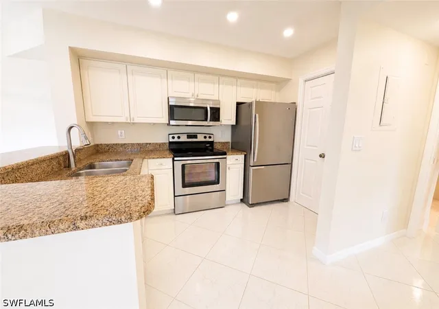 Listing Photo 5 - Condo for sale in building located at 1265 Wildwood Lakes Blvd, Naples, FL 34104 - Unit #201