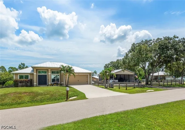 Photo 1 of Single family home for sale at 2401 Leavitt Rd, Alva, FL 33920 | MLS# 2026035915 | Listing updated on 2026-08-28