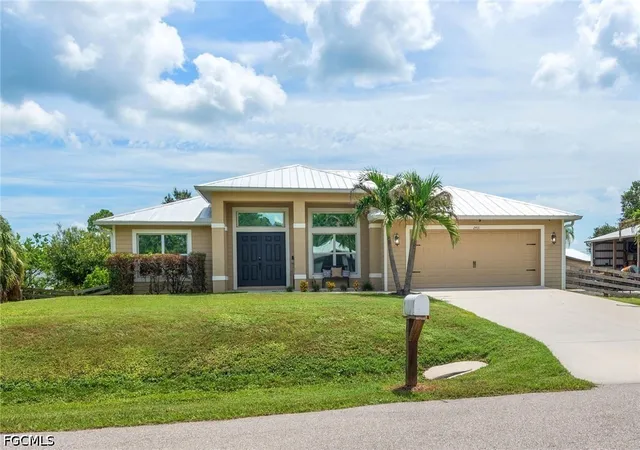 Photo 2 of Single family home for sale at 2401 Leavitt Rd, Alva, FL 33920 | MLS# 2026035915 | Listing updated on 2026-08-28