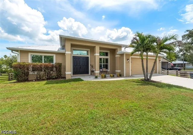Photo 3 of Single family home for sale at 2401 Leavitt Rd, Alva, FL 33920 | MLS# 2026035915 | Listing updated on 2026-08-28