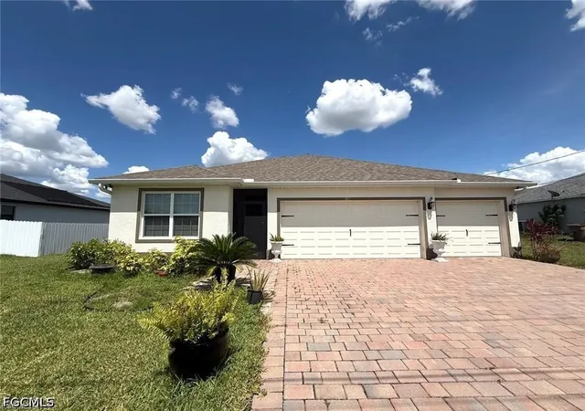 Photo 1 of Single family home for sale at 635 Ne 6th Pl, Cape Coral, FL 33909 | MLS# 2026036162 | Listing updated on 2026-08-26