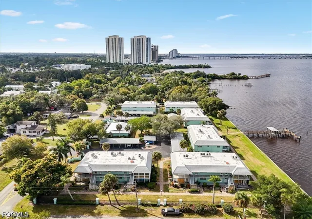 Listing Photo 2 - Condo for sale in building located at 3225 E Riverside Dr, Fort Myers, FL 33916 - Unit #63F