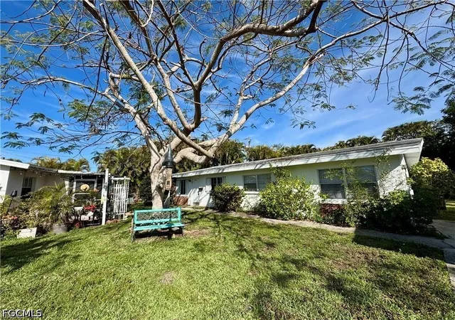 Photo 2 of Townhouse for sale at 815 Courtington Ln #1, Fort Myers, FL 33919 | MLS# 2026036335 | Listing updated on 2026-08-27