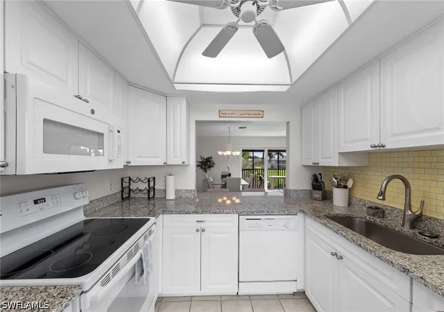 Listing Photo 5 - Condo for sale in building located at 263 Palm Dr, Naples, FL 34112 - Unit #4