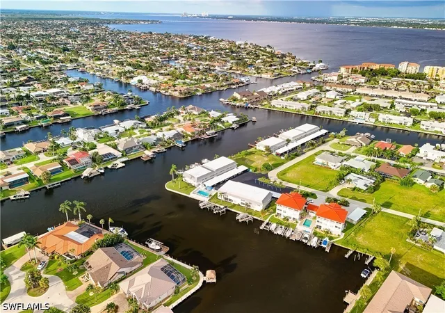2nd image of 4104 Se 18Th Ave, Cape Coral, FL 33904