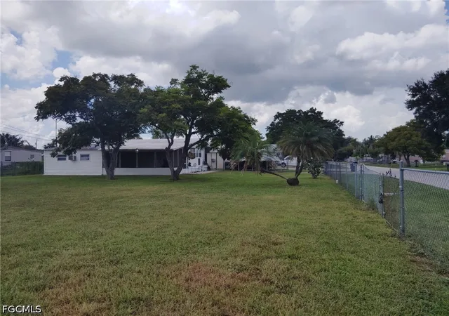 Photo 3 of Manufactured home for sale at 306 Pinecrest Ave Nw, Moore Haven, FL 33471 | MLS# 2026036601 | Listing updated on 2026-08-30
