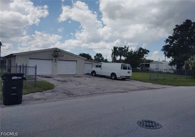 Photo 3 of Manufactured home for sale at 306 Pinecrest Ave Nw, Moore Haven, FL 33471 | MLS# 2026036601 | Listing updated on 2026-08-30