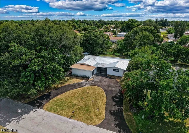 Single family home for sale at 367 Rosemont Dr, Fort Myers, FL 33916 | MLS# 2026036672