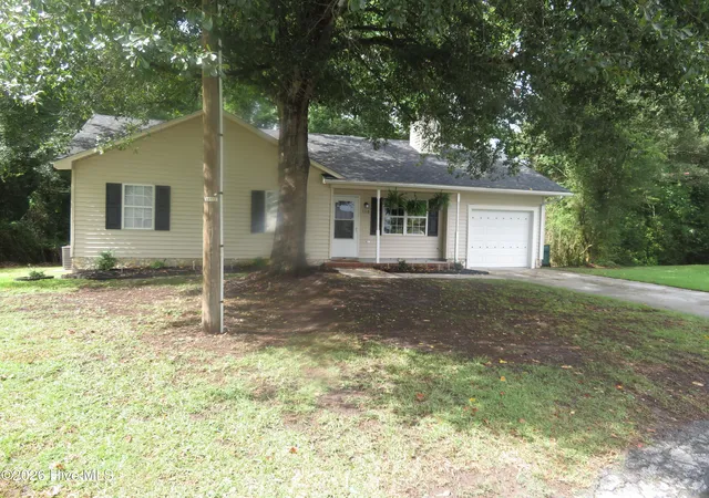 Photo 3 of Single family home for sale at 116 Ervin Ct, Jacksonville, NC 28546 | MLS# 100590412 | Listing updated on 2026-09-16