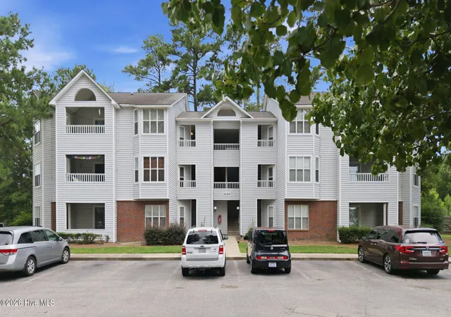 Listing Photo 4 - Condo for sale in building located at 3320 Mulberry Ln, Greenville, NC 27858 - Unit #G