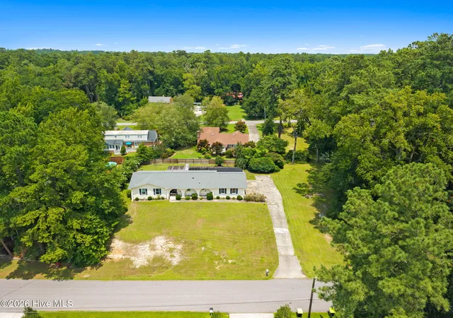3rd image of 423 S Edgewood Cir, Whiteville, NC 28472 | MLS# 100592883