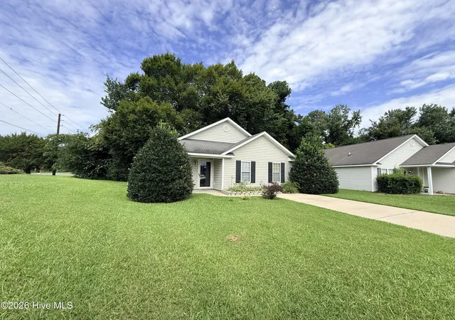 Photo 3 of Single family home for sale at 1306 Wyngate Dr, Greenville, NC 27834 | MLS# 100595626 | Listing updated on 2026-09-10