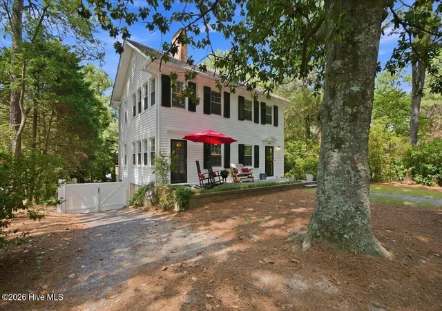 Photo 3 of Single family home for sale at 160 N Ridge St, Southern Pines, NC 28387 | MLS# 100599138 | Listing updated on 2026-08-31