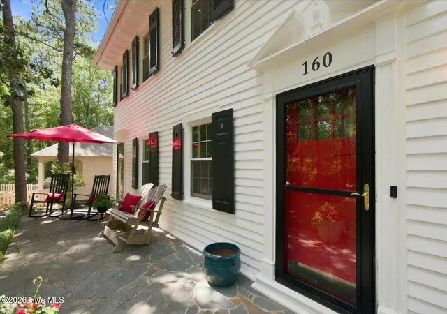 Photo 5 of Single family home for sale at 160 N Ridge St, Southern Pines, NC 28387 | MLS# 100599138 | Listing updated on 2026-08-31