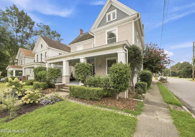 Photo 3 of Single family home for sale at 813 W Main St, Elizabeth City, NC 27909 | MLS# 100590463 | Listing updated on 2026-09-14