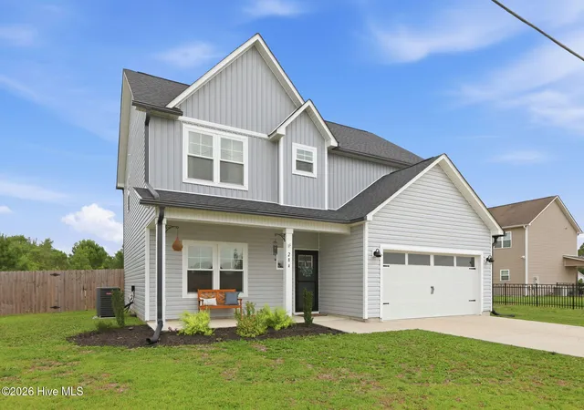 Photo 3 of Single family home for sale at 284 E Ivybridge Dr, Hubert, NC 28539 | MLS# 100595009 | Listing updated on 2026-08-19