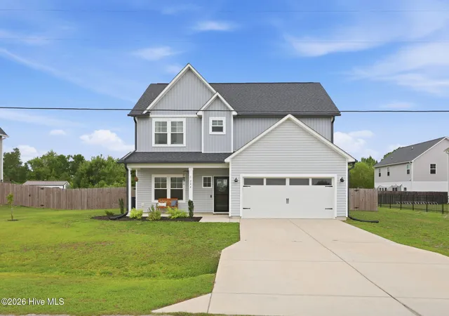 Photo 3 of Single family home for sale at 284 E Ivybridge Dr, Hubert, NC 28539 | MLS# 100595009 | Listing updated on 2026-08-19