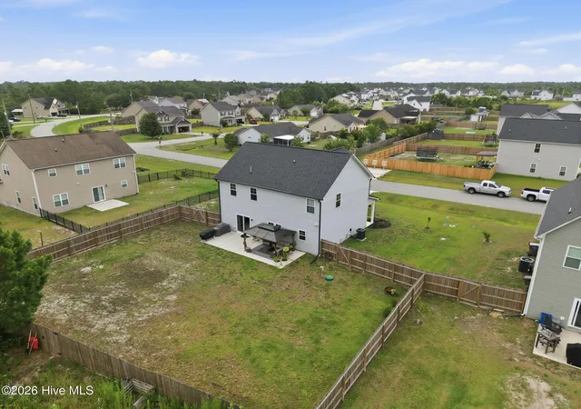 Photo 4 of Single family home for sale at 284 E Ivybridge Dr, Hubert, NC 28539 | MLS# 100595009 | Listing updated on 2026-08-19