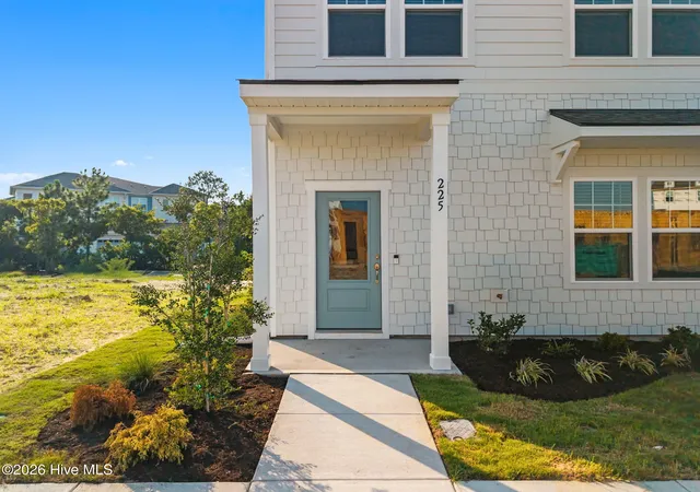 Photo 3 of Townhouse for sale at 225 Pelican Flight Loop, Wilmington, NC 28412 | MLS# 100593311 | Listing updated on 2026-09-19