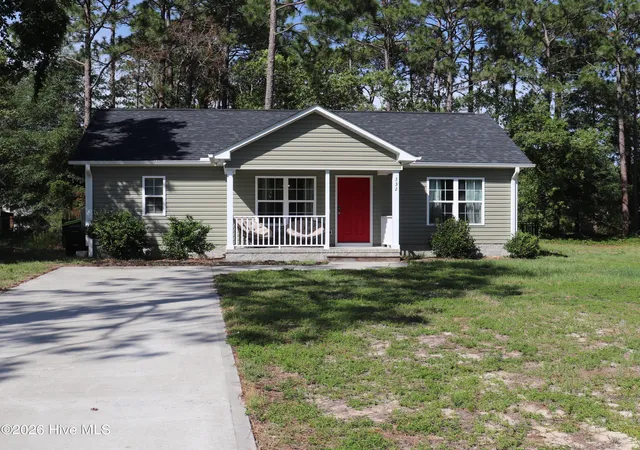 Photo 1 of Single family home for sale at 332 Holly Dr, Southport, NC 28461 | MLS# 100590380 | Listing updated on 2026-09-03