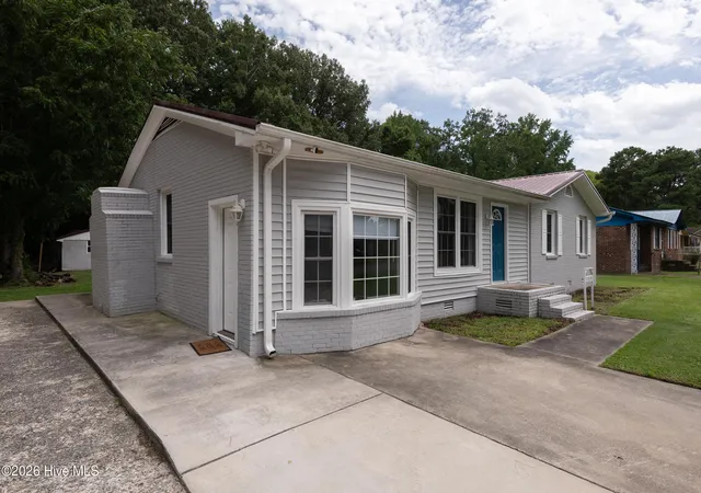 Photo 2 of Single family home for sale at 115 Trent Cir, Greenville, NC 27834 | MLS# 100592895 | Listing updated on 2026-09-09
