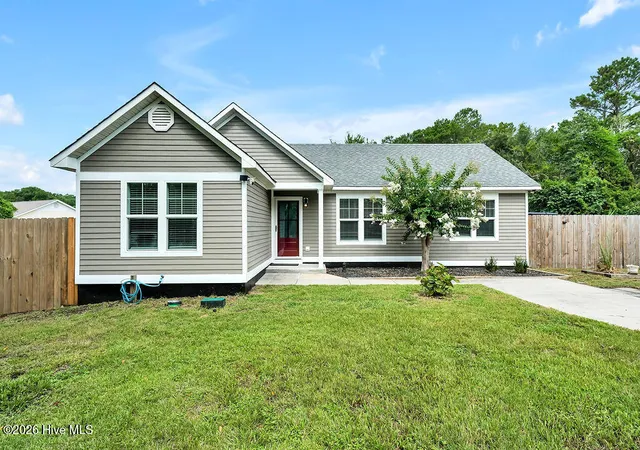 Photo 1 of Single family home for sale at 1139 E Leonard St, Southport, NC 28461 | MLS# 100597990 | Listing updated on 2026-09-15