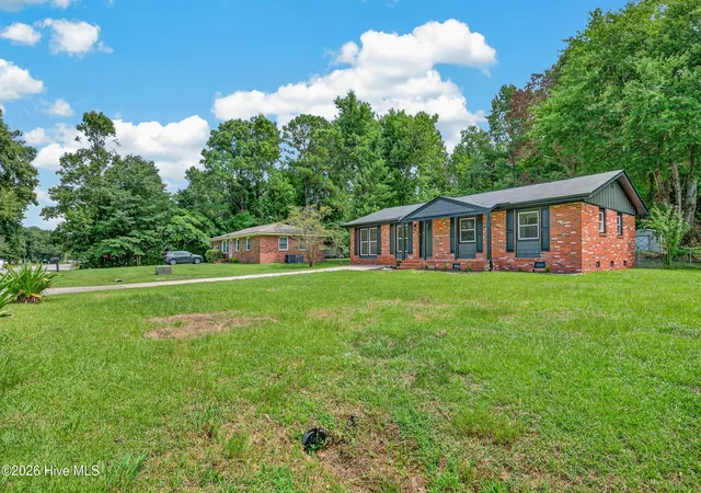 Photo 2 of Single family home for sale at 300 Walnut Dr, Jacksonville, NC 28540 | MLS# 100594307 | Listing updated on 2026-09-15