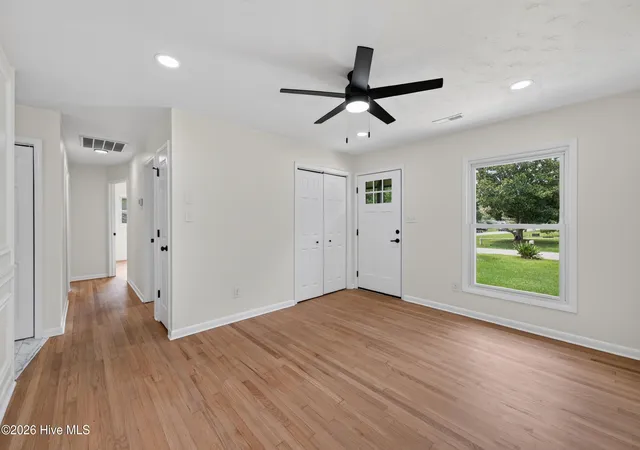 Photo 4 of Single family home for sale at 300 Walnut Dr, Jacksonville, NC 28540 | MLS# 100594307 | Listing updated on 2026-09-27