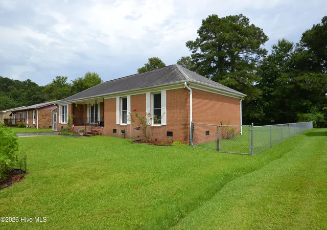 Photo 1 of Single family home for sale at 126 Dare Dr, New Bern, NC 28560 | MLS# 100590638 | Listing updated on 2026-09-15