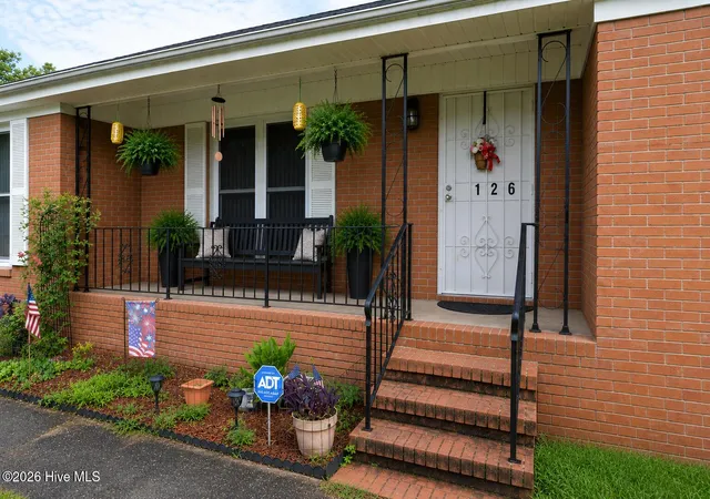 Photo 2 of Single family home for sale at 126 Dare Dr, New Bern, NC 28560 | MLS# 100590638 | Listing updated on 2026-09-15