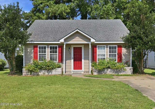Photo 1 of Single family home for sale at 208 Old Oak Rd, Elizabeth City, NC 27909 | MLS# 100596475 | Listing updated on 2026-08-19