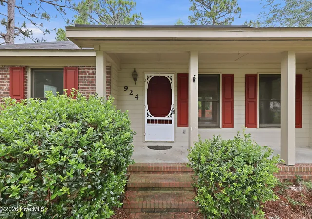 Photo 4 of Single family home for sale at 924 E Winds Ln, Fayetteville, NC 28311 | MLS# 100594374 | Listing updated on 2026-09-01