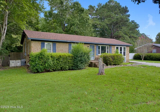 Photo 3 of Single family home for sale at 1406 Onslow Pines Rd, Jacksonville, NC 28540 | MLS# 100597575 | Listing updated on 2026-09-30