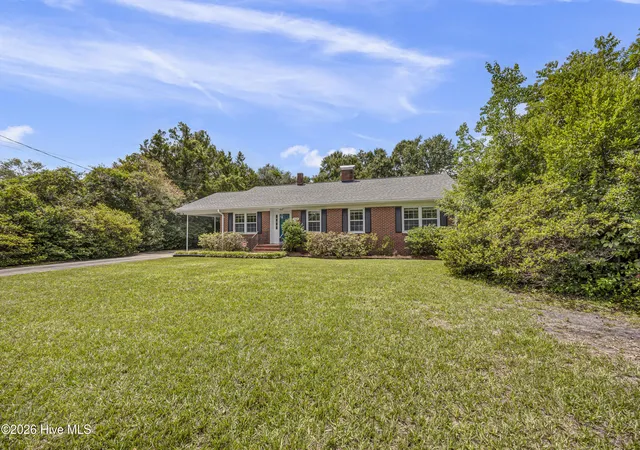 Photo 2 of Single family home for sale at 3906 Evergreen Dr, Wilmington, NC 28403 | MLS# 100595527 | Listing updated on 2026-08-31