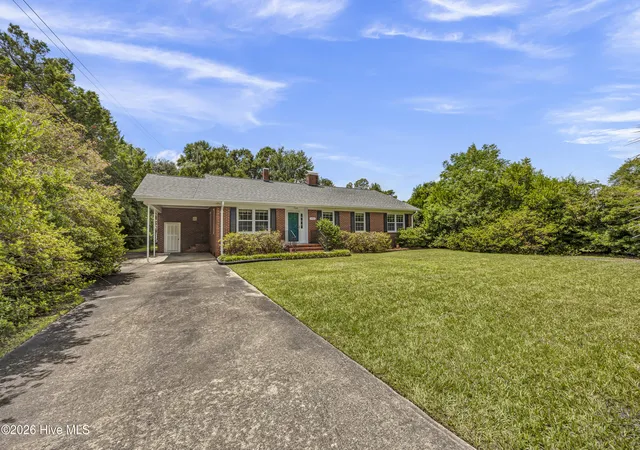 Photo 3 of Single family home for sale at 3906 Evergreen Dr, Wilmington, NC 28403 | MLS# 100595527 | Listing updated on 2026-08-31