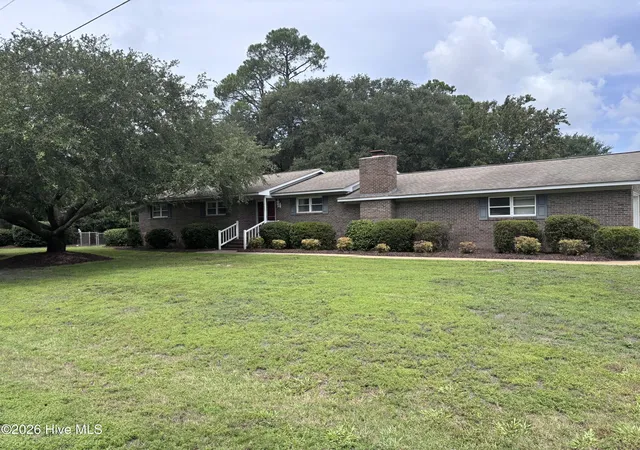 Photo 3 of Single family home for sale at 4637 Dean Dr, Wilmington, NC 28405 | MLS# 100595055 | Listing updated on 2026-09-19