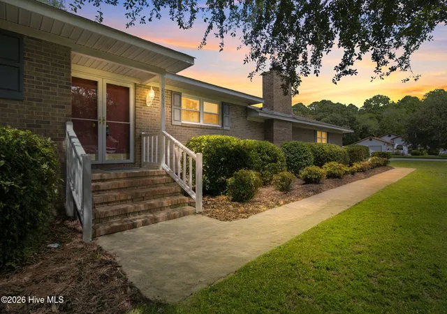 Photo 3 of Single family home for sale at 4637 Dean Dr, Wilmington, NC 28405 | MLS# 100595055 | Listing updated on 2026-10-06