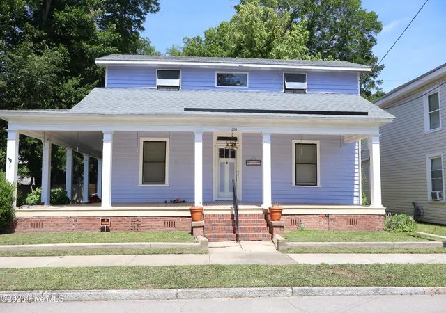 Photo 1 of Single family home for sale at 210 N Harvey St, Washington, NC 27889 | MLS# 100591672 | Listing updated on 2026-08-26