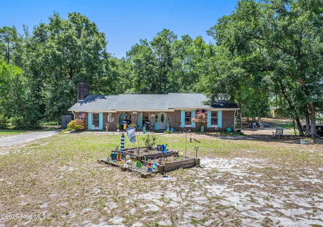 Photo 2 of Single family home for sale at 307 Yaupon Dr, Southport, NC 28461 | MLS# 100595010 | Listing updated on 2026-09-16