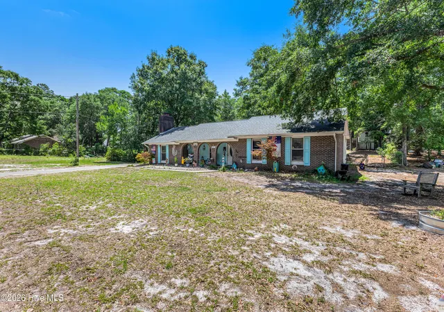 Photo 3 of Single family home for sale at 307 Yaupon Dr, Southport, NC 28461 | MLS# 100595010 | Listing updated on 2026-10-04