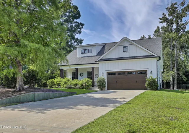 Photo 1 of Single family home for sale at 11 Sailview Ct, Hampstead, NC 28443 | MLS# 100599444 | Listing updated on 2026-09-01