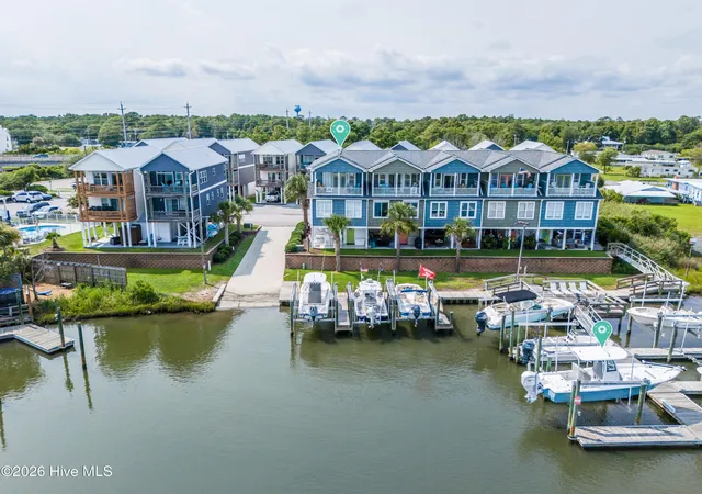 Photo 3 of Townhouse for sale at 302 Vesta Ct, Surf City, NC 28445 | MLS# 100591599 | Listing updated on 2026-08-19