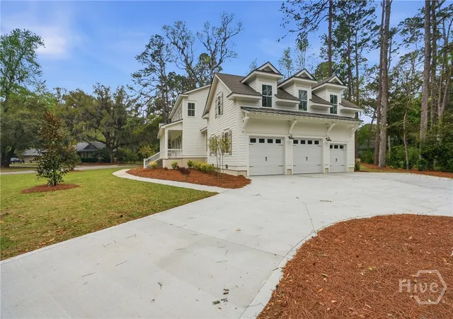 Photo 2 of Single family home for sale at 6 Fiddler Crab Ln, Savannah, GA 31411 | MLS# SA363501 | Listing updated on 2026-08-28
