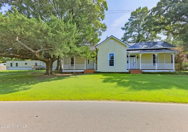 Photo 4 of Single family home for sale at 142 Huffmantown Rd, Richlands, NC 28574 | MLS# 100596966 | Listing updated on 2026-08-25