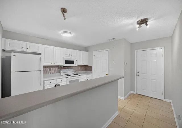Photo 3 of Condo for sale at 5012 Hunters Trl #Unit 3, Wilmington, NC 28405 | MLS# 100591305 | Listing updated on 2026-09-15
