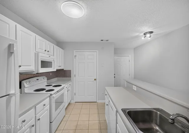 Photo 4 of Condo for sale at 5012 Hunters Trl #Unit 3, Wilmington, NC 28405 | MLS# 100591305 | Listing updated on 2026-09-15